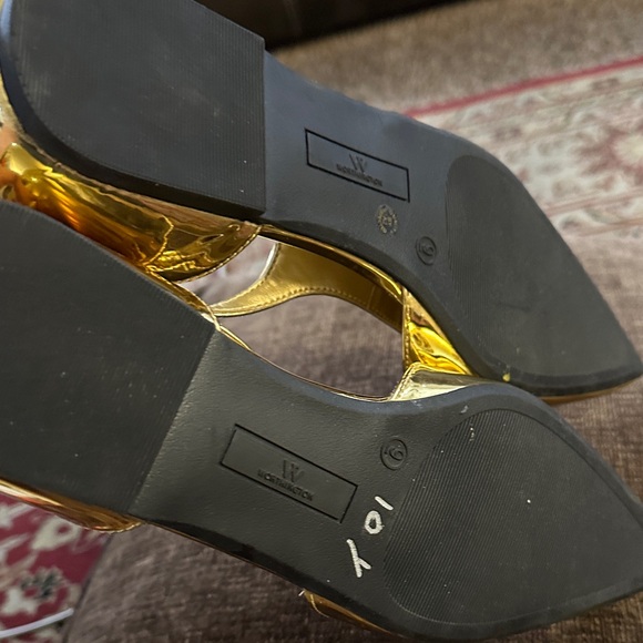 Worthington Gold Pointed Heels - Picture 7 of 10